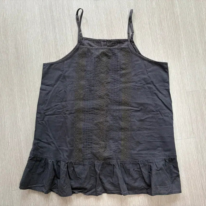 [BUNJANG] Samanthamos Embroidered Camisole / 사만사모스 자수 나시~~