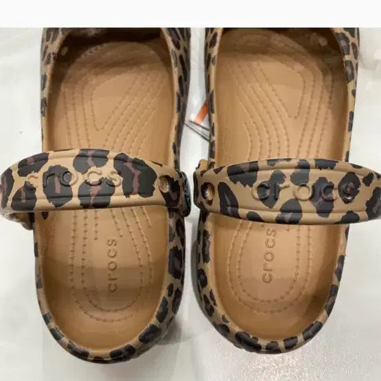 [BUNJANG] Crocs Leopard Sandals/Slippers / 크림 판매건 크록스 레오팓
