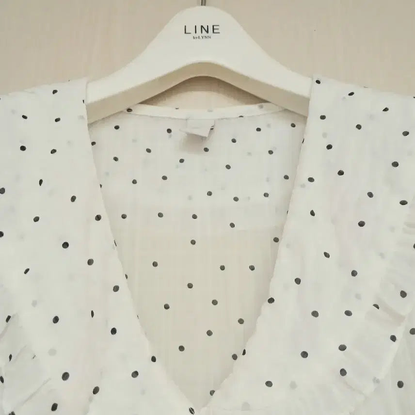 [BUNJANG] New Ivory Dot Frill Summer Blouse 55 / 새옷) 러블리한 프릴 도트 여름블랏