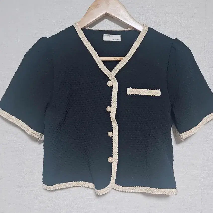 [BUNJANG] TOMO TOM'S Women's Cardigan Black Gold Trim / 여성 가디건 판매해요블랙 색상에 금색 테두리 포인