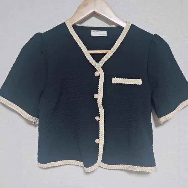 [BUNJANG] TOMO TOM'S Women's Cardigan Black Gold Trim / 여성 가디건 판매해요블랙 색상에 금색 테두리 포인