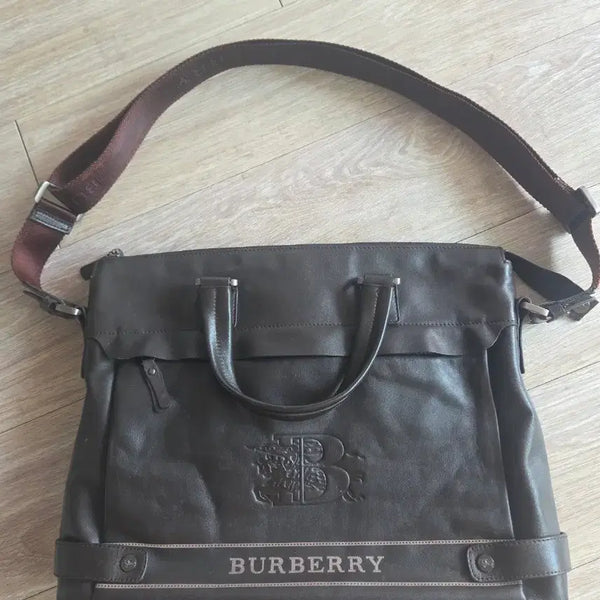 [BUNJANG] Burberry Leather Crossbody Bag 400x300x60 / 버버리 가죽 크로스백 (사이즈 400x300x60) 25만원 판매