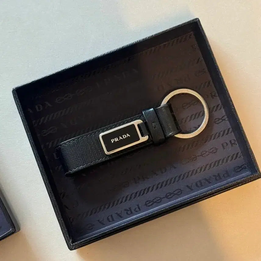 [BUNJANG] Prada Keyring / 프라다 키링