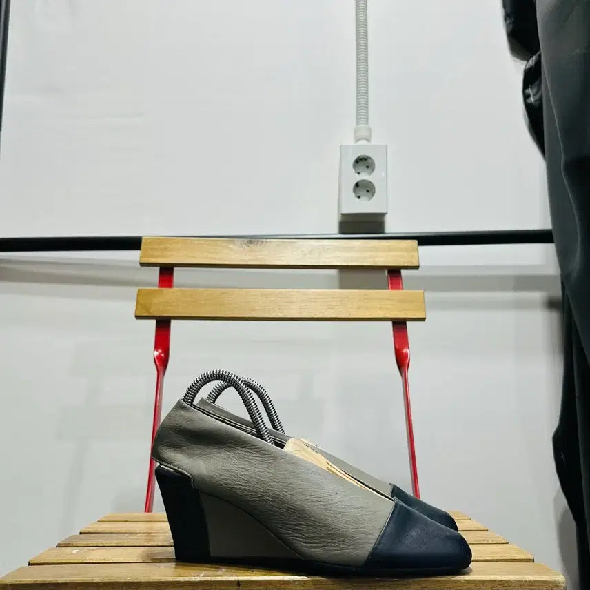[BUNJANG] KUHO Real Leather Two-tone Cap-toe Wedge Pumps / 240) 구호(KUHO) 구두 리얼 레더 투톤 캡토 웨지 펌프스 힐