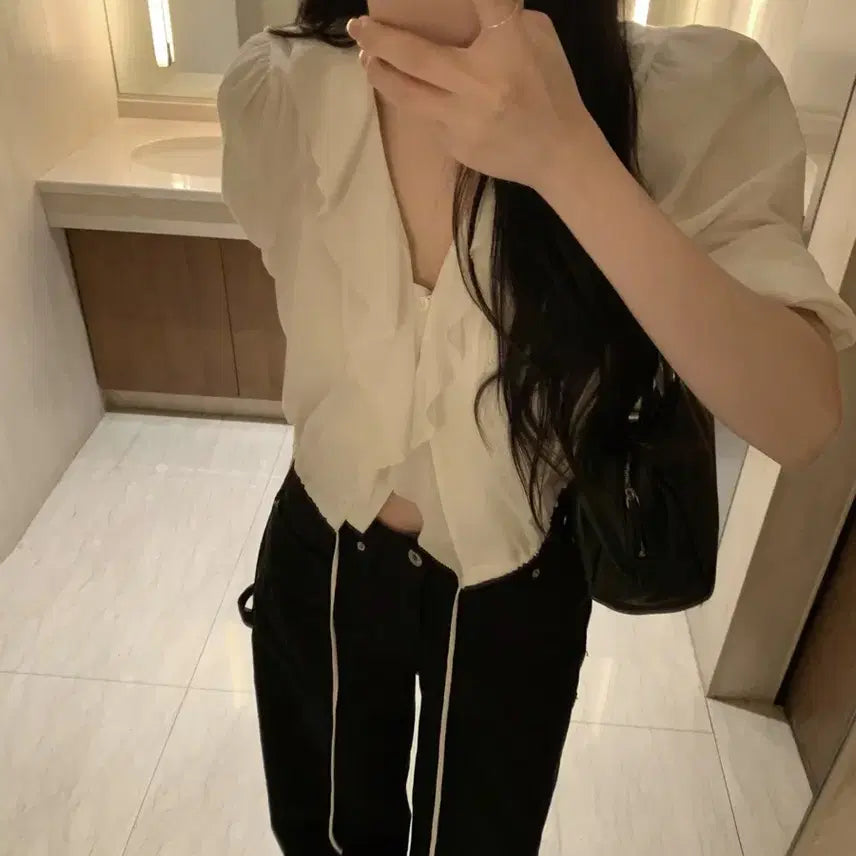 [BUNJANG] Leeds Ruffle Blouse / leeds 이븐 러플 블라우스