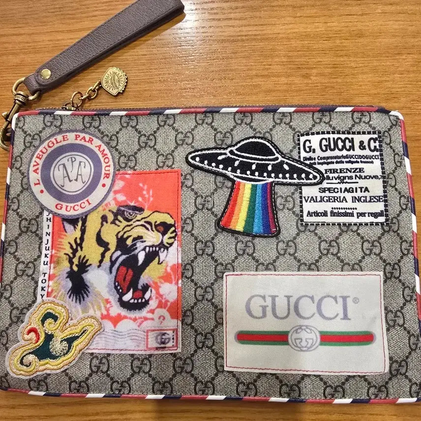[BUNJANG] Gucci GG Canvas Tiger UFO Patch Night Courier Clutch / 구찌 GG 캔버스 타이거 UFO 패치 나이트 쿠리에 클러치