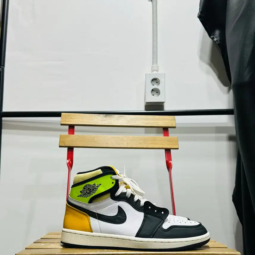 [BUNJANG] Nike Air Jordan 1 OG Volt Gold Men's Sneakers / 270) 나이키 운동화 남성 남자 신발 에어조던 1 OG 볼트 골드