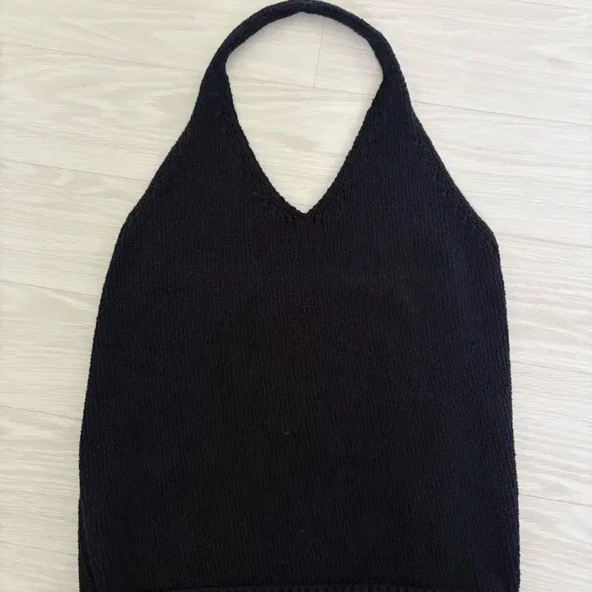 [BUNJANG] Arto Halterneck Knit Sleeveless Navy / 아르토 홀터넥 니트 슬리브리스 네이비