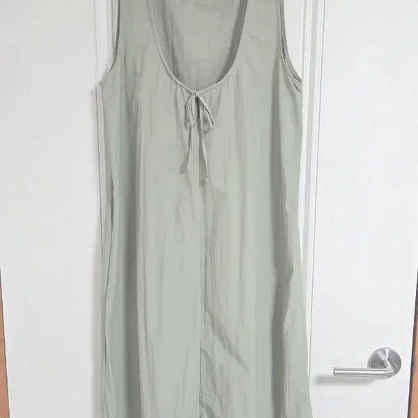 [BUNJANG] Banake Sleeveless Midi Dress / 반에이크  민소매 원피스