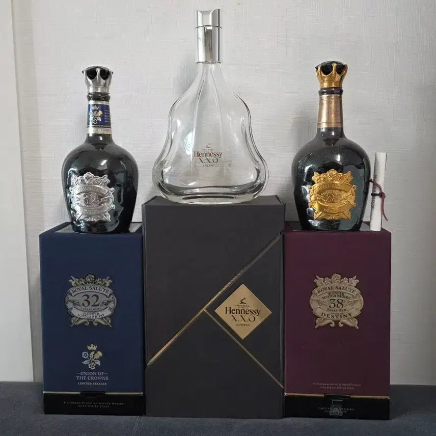 [BUNJANG] Royal Salute 32 Year, 38 Year & Hennessy XO Whiskey Empty Bottles Set / 로얄살루트 32년,38년+헤네시 XO 위스키 공병
