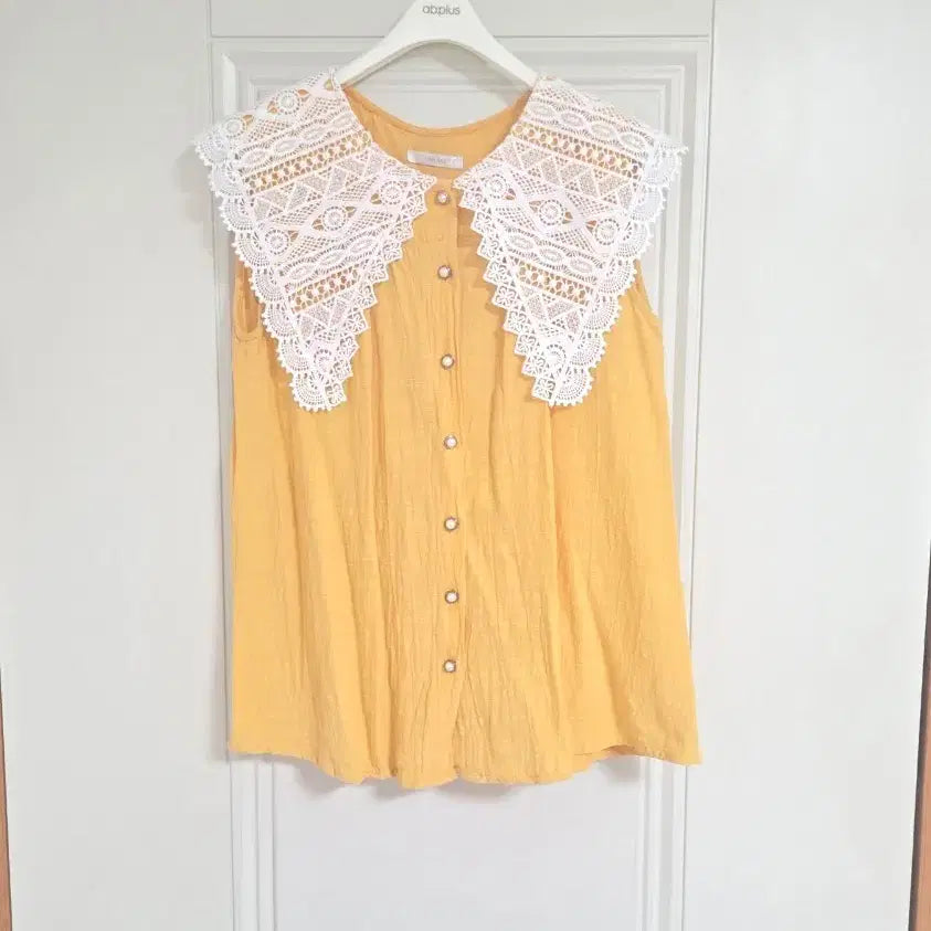 [BUNJANG] Baneike Sleeveless Blouse / 반에이크 민소매 블라우스