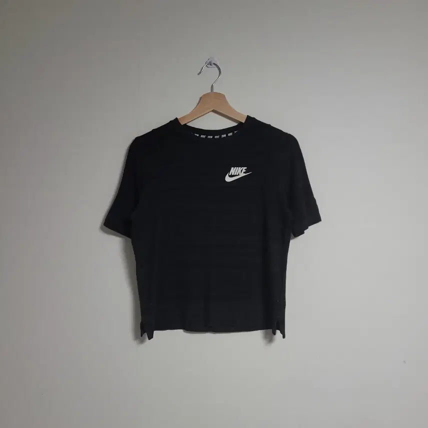 [BUNJANG] Nike Women's Black Cropped Short Sleeve T-Shirt (S) / (S) NIKE 나이키 여성 크롭 반팔티 블랙