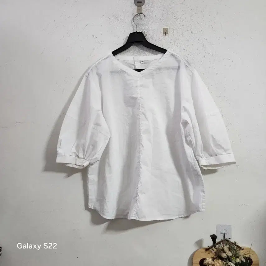 [BUNJANG] White 7-Sleeve Loose Fit Blouse / 흰색 7부 소매 루즈핏 블라우스