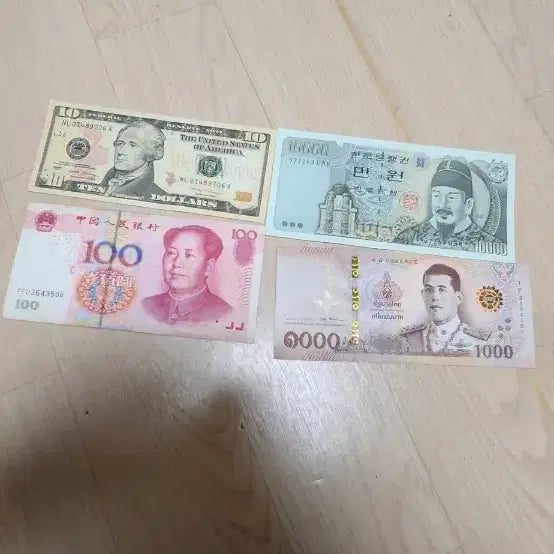 [BUNJANG] World Currency Collection Set (4 Types) / 묶음으로 원가보다 싸게팔아용~