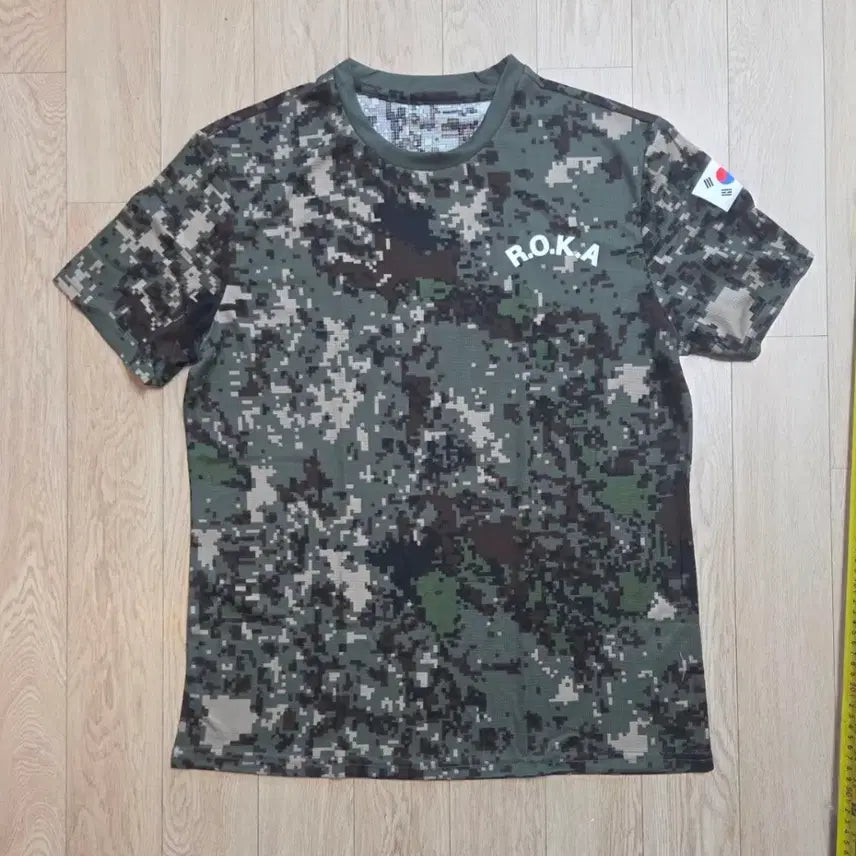 [BUNJANG] Millylab R.O.K. Army Cool-Dry Frog Pattern Short-Sleeve T-Shirt Size 105 / 미사용 밀리랩 한국 육군 쿨드라이 개구리 반팔티 105사이즈 (줄자사진