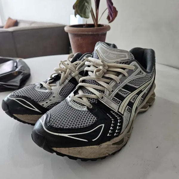 [BUNJANG] ASICS Gel-Kayano 14 Black Glazer Grey US 9.5 / 젤카야노14 블랙 글레이서 그레이 275