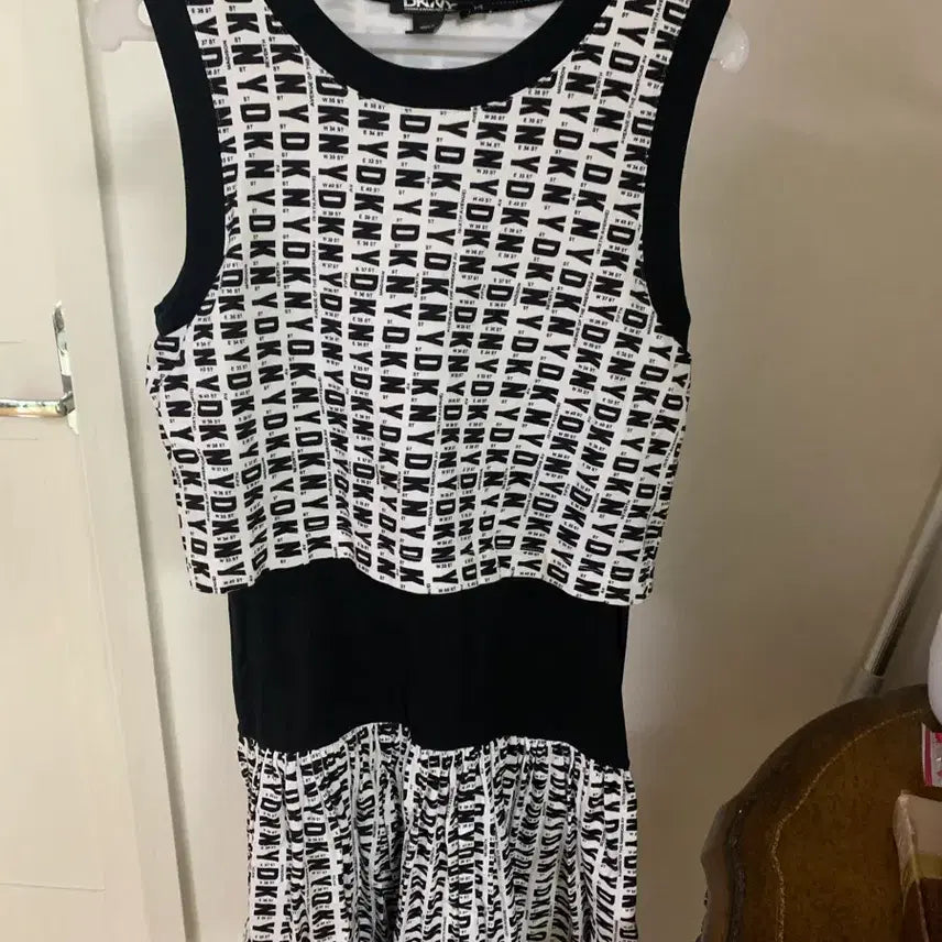 [BUNJANG] DKNY Logo Pattern Sleeveless Midi Dress / DKNY 로고 패턴 민소매 원피스