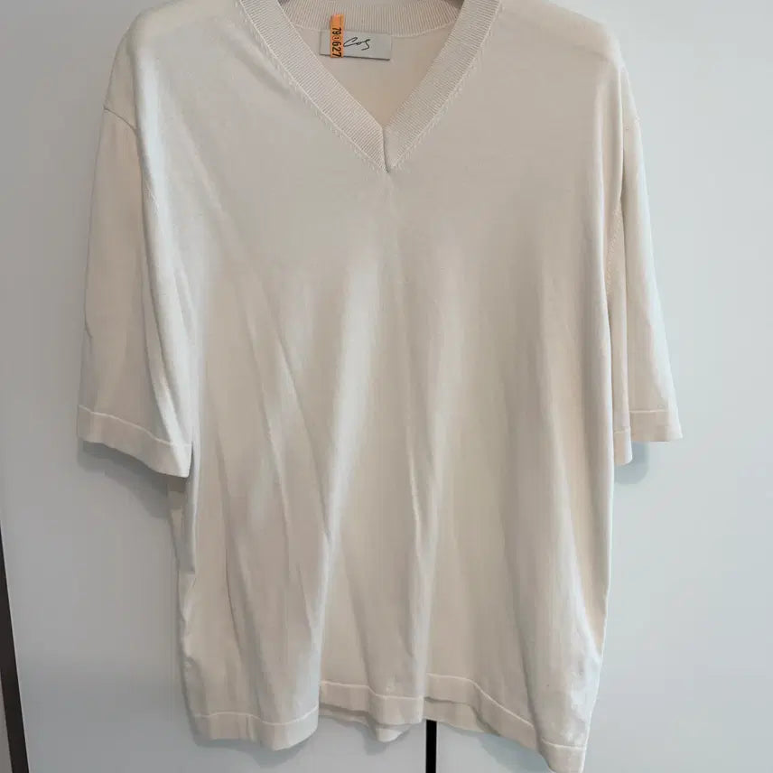 [BUNJANG] COS Atelier V-Neck T-Shirt (Size M) / [M/100] COS 아뜰리에 V넥 티셔츠