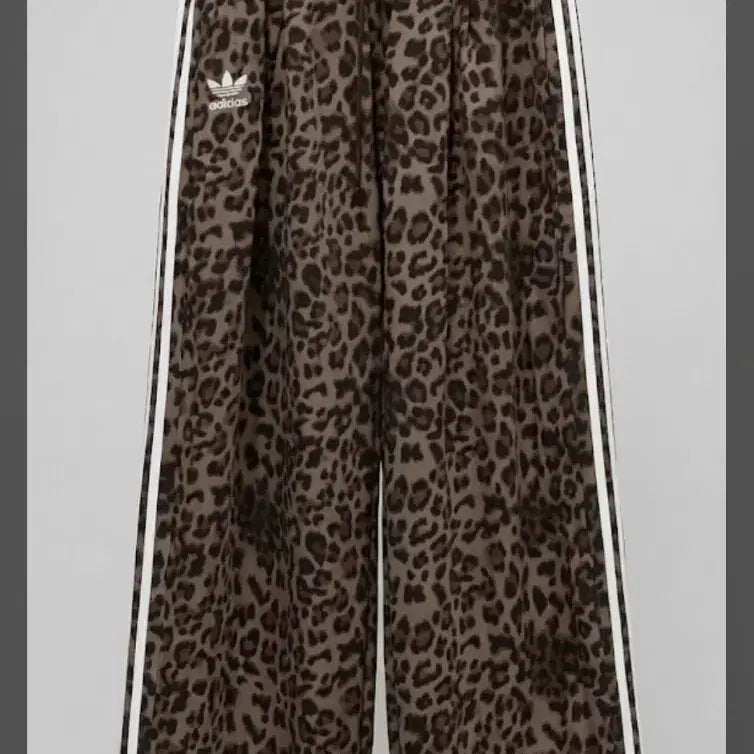 [BUNJANG] Adidas Leopard Print Three-Stripes Training Pants / 새거 아디다스 레오파드팬츠 패턴 삼선 트레이닝 팬츠 아디다스 호피팬츠