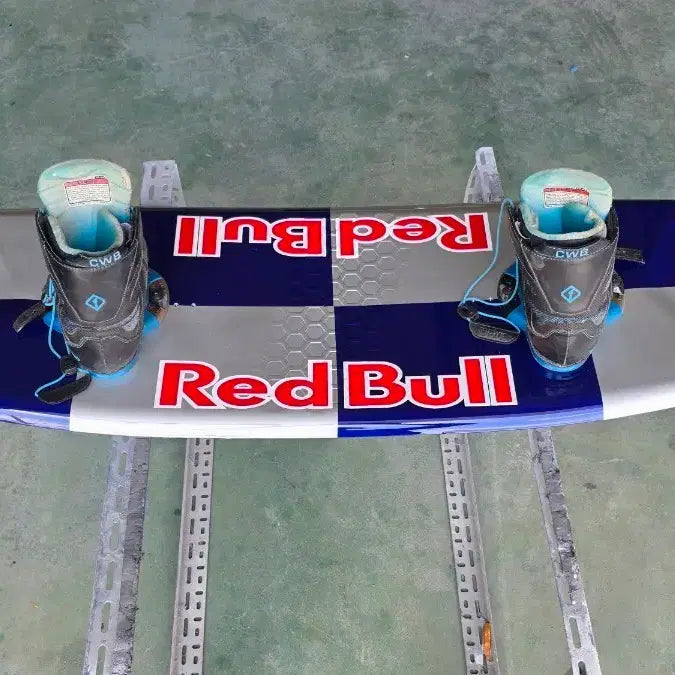 [BUNJANG] CWB 142cm Wakeboard Red Bull Edition / 커스텀 리폼 CWB 142cm 웨이크보드  팝니다