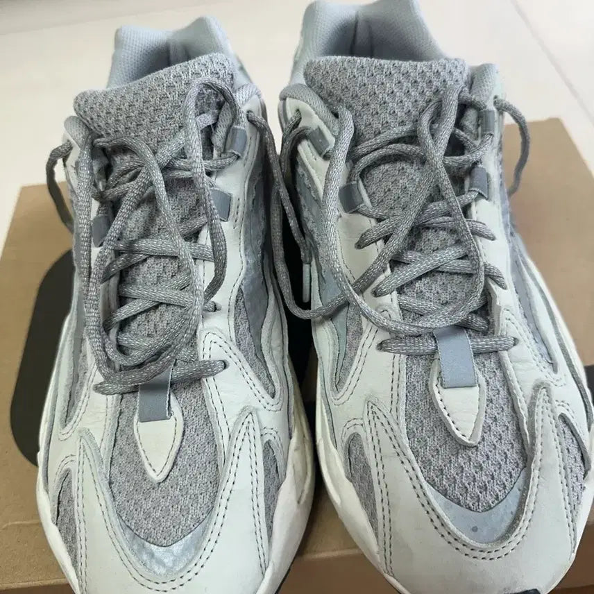 [BUNJANG] Adidas Yeezy 700 Static (Size 280) / 아디다스 이지700 스태틱 280사이즈 판매해요