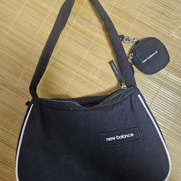 [BUNJANG] New Balance Bag with Pouch / 뉴발란스 가방