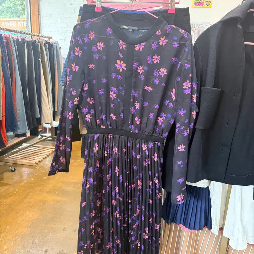 [BUNJANG] Maje Black Flower Pattern Pleated Dress / 마쥬 블랙 플라워 패턴 주름 원피스