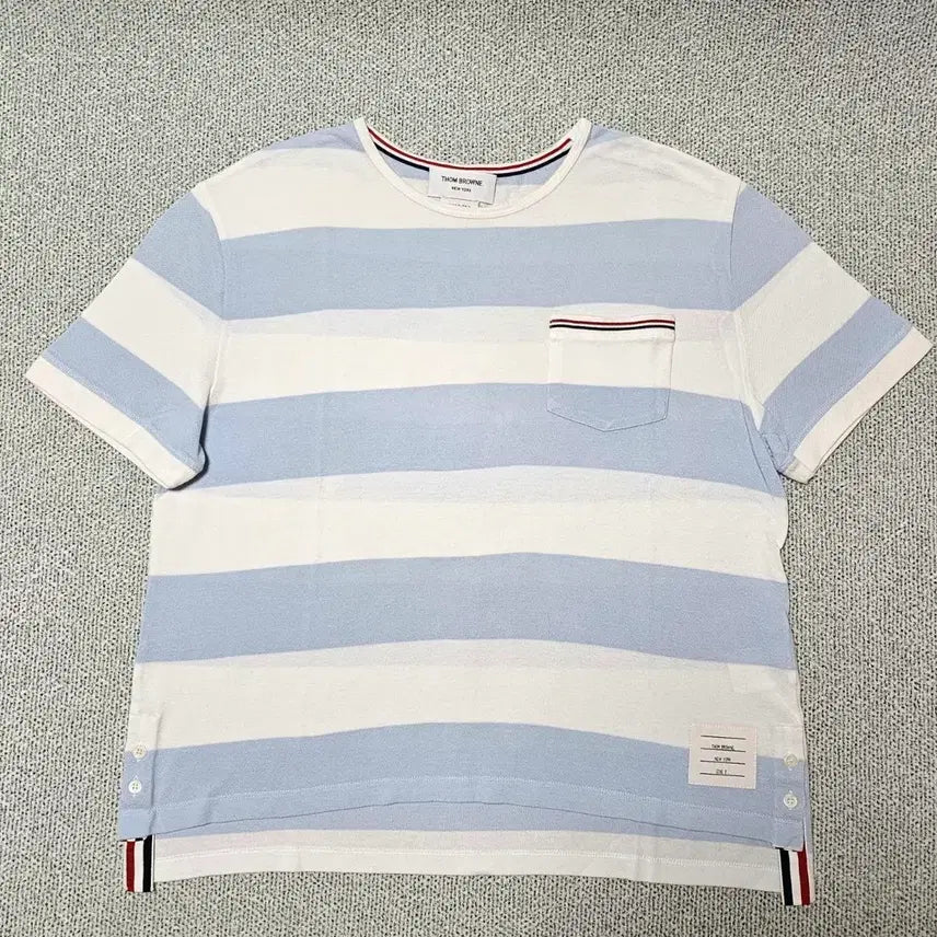 [BUNJANG] Thom Browne Tricolor Pocket Stripe T-Shirt / [2 사이즈] 톰브라운 삼선 포켓 스트라이프 반팔티