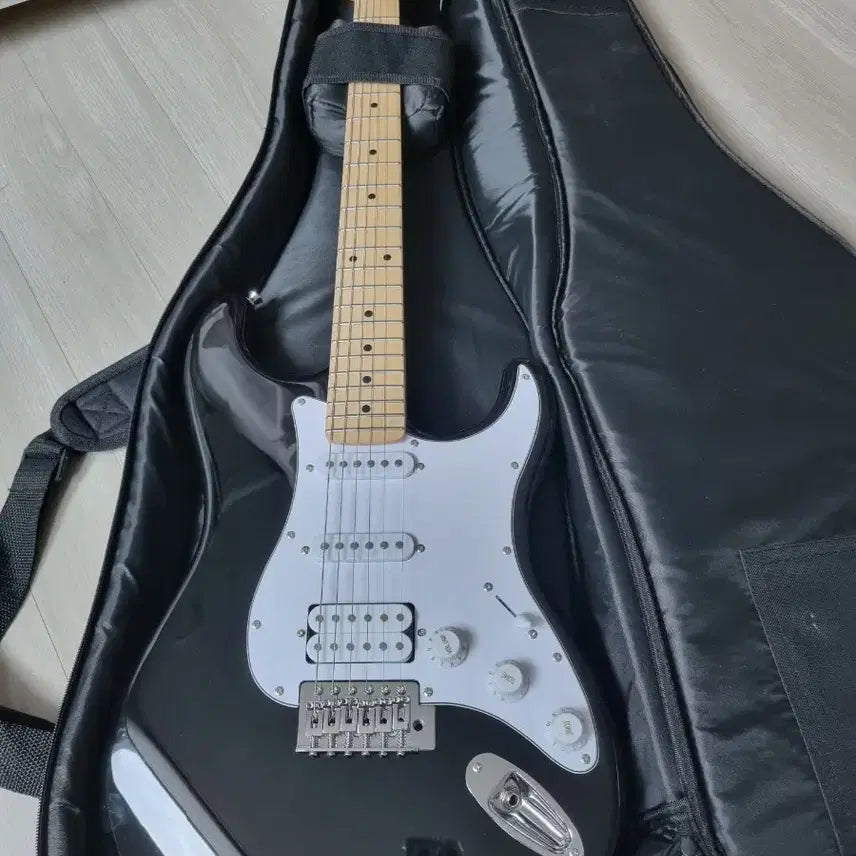 [BUNJANG] Lunas Electric Guitar and Amplifier Set / 루나스 일렉기타+앰프