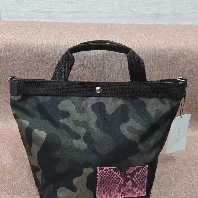 [BUNJANG] ZARMOI Camouflage Tote Bag with Pink Python Pocket / 새상품  잘모이 ZARMOI 카모플라주 토트백 핑크 포켓 포인