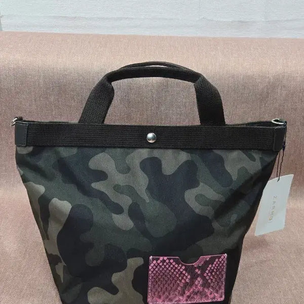 [BUNJANG] ZARMOI Camouflage Tote Bag with Pink Python Pocket / 새상품  잘모이 ZARMOI 카모플라주 토트백 핑크 포켓 포인