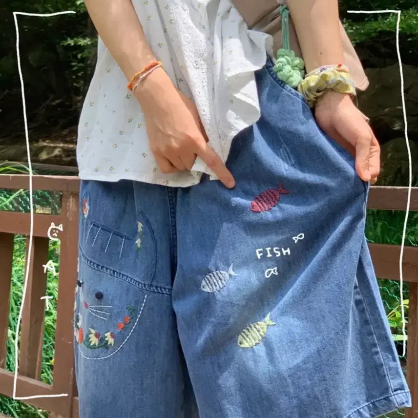 [BUNJANG] Chichita Cat Fish Embroidery Bermuda Shorts / 치치타 고양이 물고기 자수 버뮤다