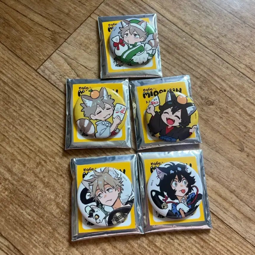[BUNJANG] Etrange Beach & Etrange Spring Breeze Can Badges (Set of 5) / 해변의 에트랑제 봄바람의 에트랑제 캔뱃지 5종 일괄