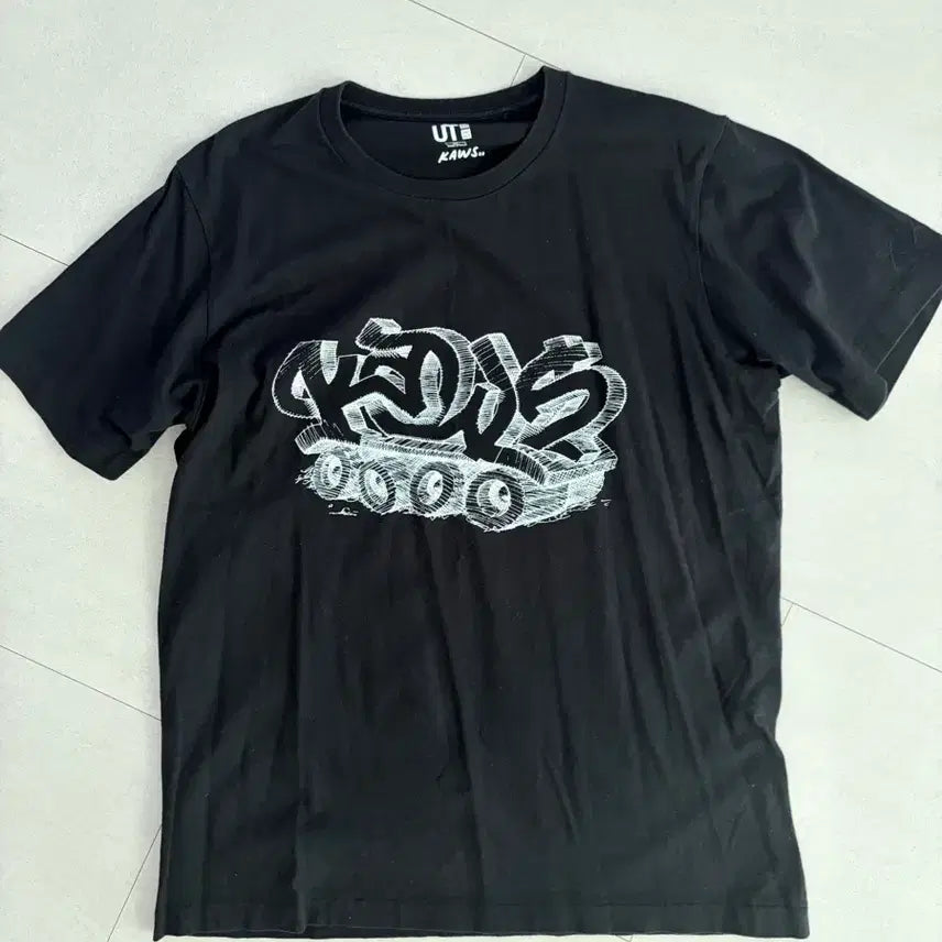 [BUNJANG] Uniqlo x KAWS UT T-Shirt XL / 유니클로 카우스 UT XL