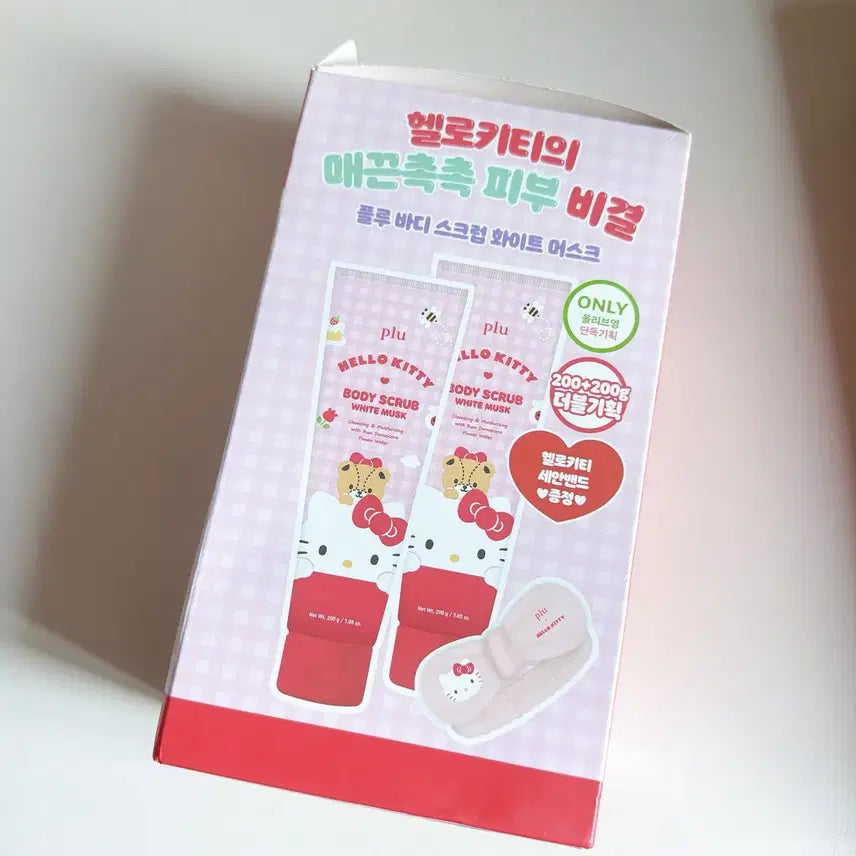 [BUNJANG] Hello Kitty Fru Body Scrub White Musk 200g (2pcs) with Headband Set / 새상품 헬로키티 플루 바디스크럽 화이트머스크 200g 2개+헤어밴드