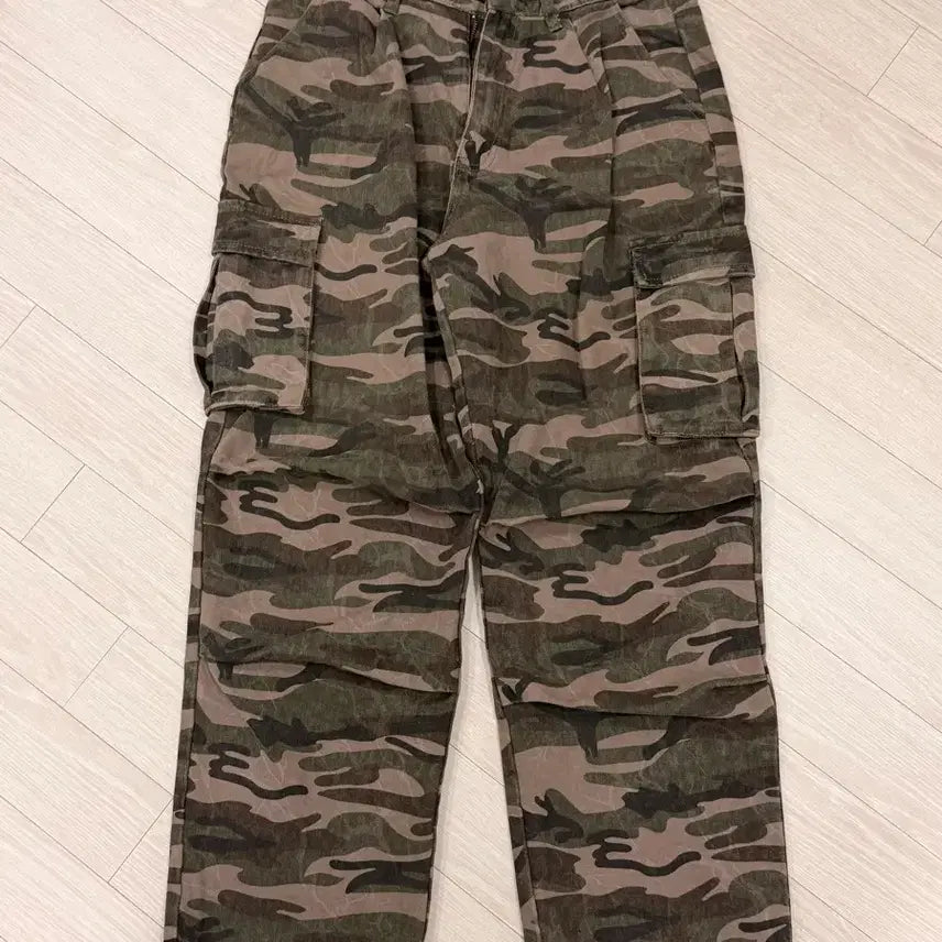 [BUNJANG] KANEIYEI Vintage One-Tuck Cargo Pants / 카네이테이 빈티지 원 턱 카고 팬츠