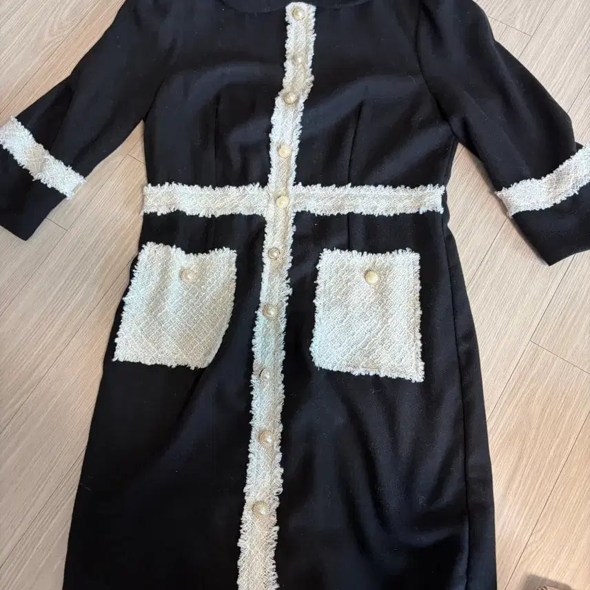 [BUNJANG] Black Tweed Pearl Embellished Dress / 블랙 트위드 진주 장식 원피스