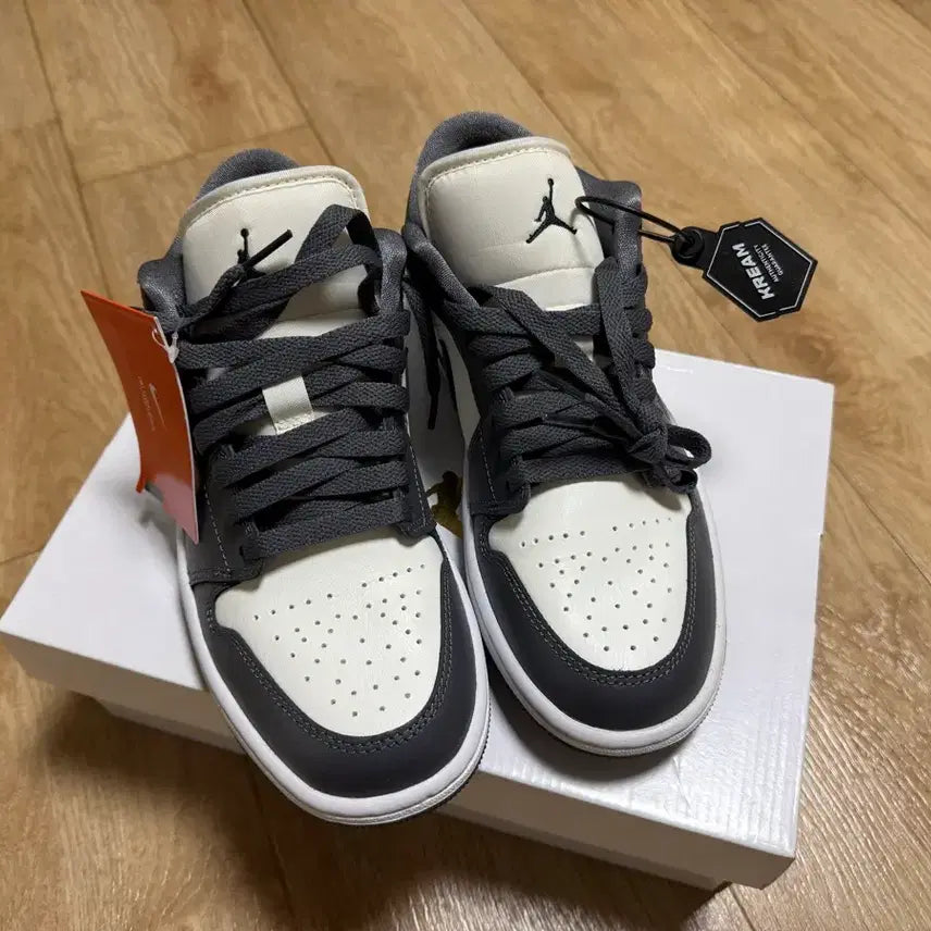 [BUNJANG] Air Jordan 1 Low SE Dark Grey (250mm) - New / (W) 조던 1 로우 세일 다크 그레이 250mm 새상품 판매합니다