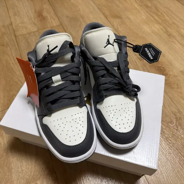 [BUNJANG] Air Jordan 1 Low SE Dark Grey (250mm) - New / (W) 조던 1 로우 세일 다크 그레이 250mm 새상품 판매합니다