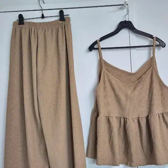 [BUNJANG] Beige Sleeveless Top and Pants Set / 베이지 나시,팬츠 상하의 세트