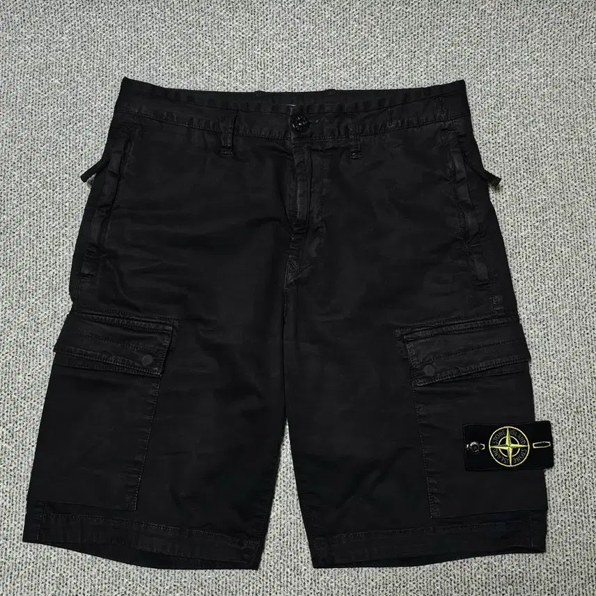 [BUNJANG] Stone Island Patch Cargo Black Shorts Size 28 / [W28 사이즈] 새상품급 스톤아일랜드 와펜 카고 블랙 반바지