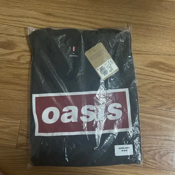 [BUNJANG] Levi's x Oasis Collaboration Short Sleeve T-Shirt Black M / 리바이스 x 오아시스 콜라보 반팔 티셔츠 블랙 M 새상품