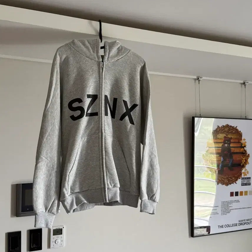 [BUNJANG] IU SZNX Hoodie Grey New / (3) 이지 SZNX 후드집업 그레이 새상품