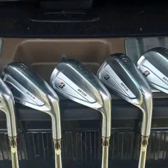 [BUNJANG] Bridgestone 221CB Iron Set 4-P (7 Clubs) Dynamic Gold S200 / 브리지스톤 221CB 아이언 4-P 7아이언세트 다골120 S200