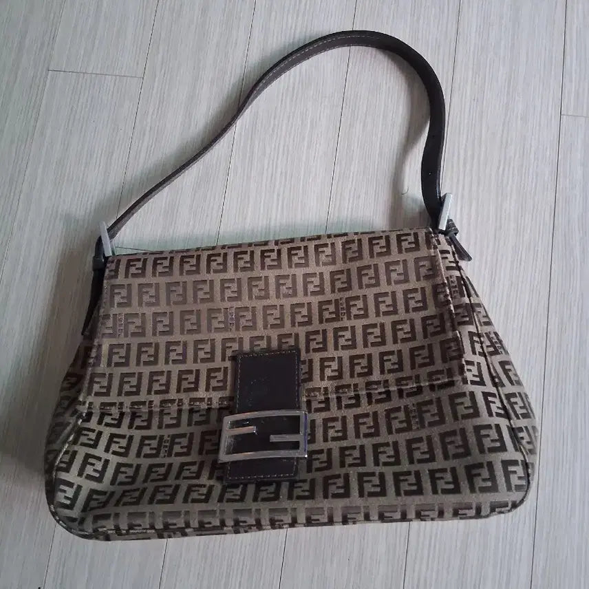 [BUNJANG] Fendi Zucca Shoulder Bag Brown / 펜디 쥬카노 숄더백 브라운