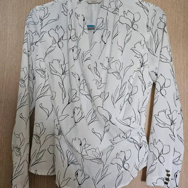 [BUNJANG] Jigott Flower Pattern Blouse / 지고트 플라워 패턴 블라우스