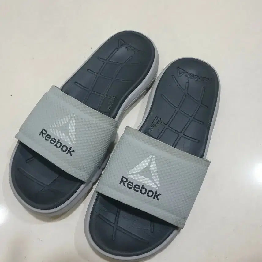 [BUNJANG] Reebok Slides / 리복슬리퍼 230