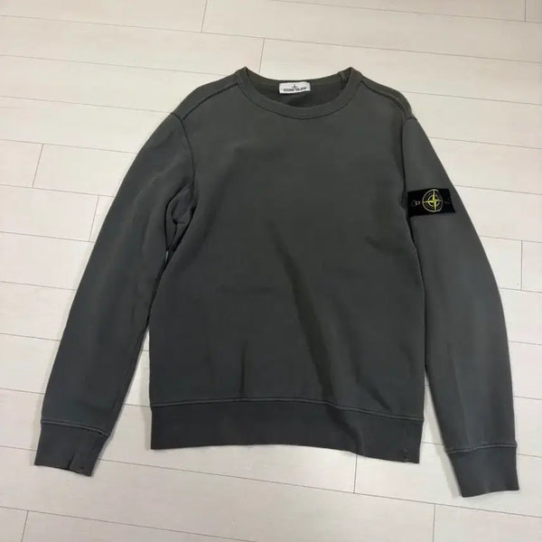 [BUNJANG] Stone Island Sweatshirt Size 100 / 한글텍) 스톤아일랜드  맨투맨 100 사이즈  목부분 살짝 색이 빠진듯한
