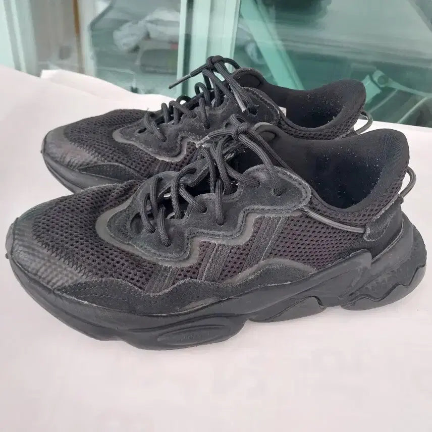 [BUNJANG] Adidas Ozweego TRIPLE BLACK Shoes (240) / 아디다스 오즈위고 트리블 블랙 240 신발