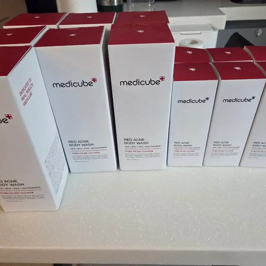 [BUNJANG] Medi-Cube Red Acne Body Wash 2.0 / 메디큐브 레드 아크네 바디워시 2.0 팝니다